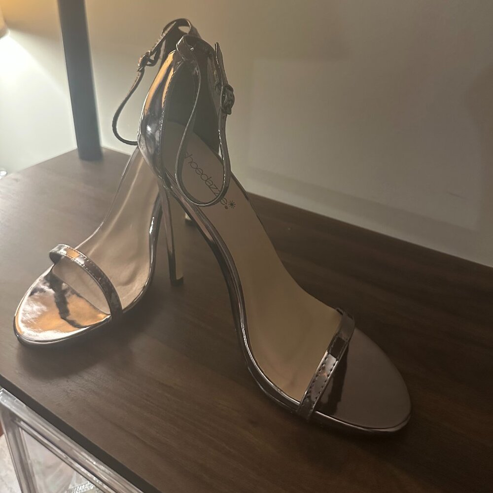 Shoe Dazzle Metallic Silver Pumps Size 9